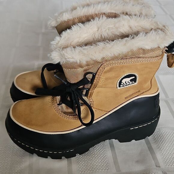Sorel Kid's Girl Tan Winter Boots - Picture 11 of 16